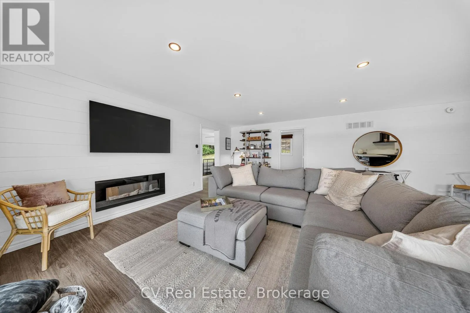 1 - 1018 GEORGINA WAY #1