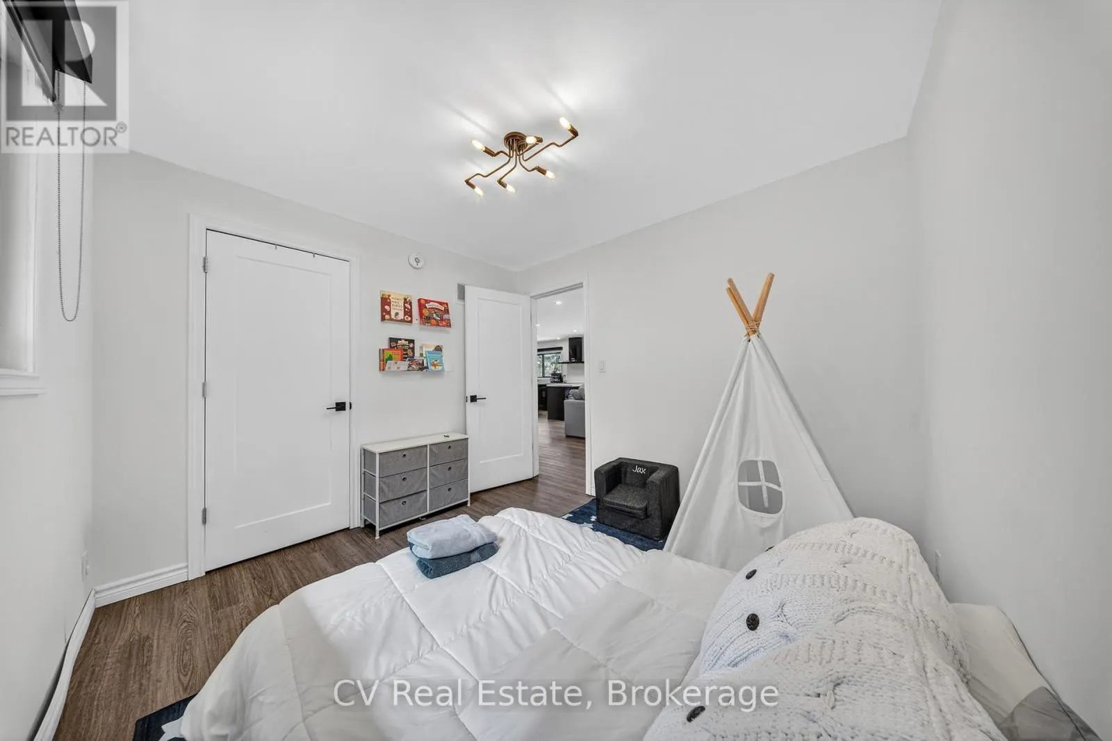 1 - 1018 GEORGINA WAY #1