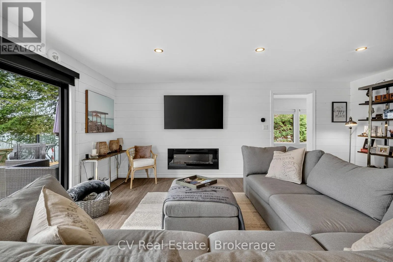 1 - 1018 GEORGINA WAY #1