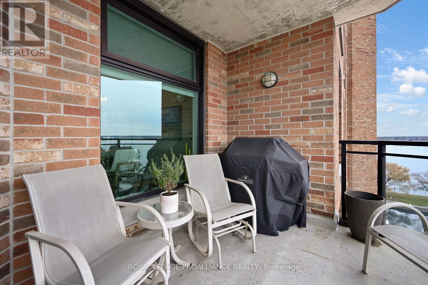 1004 - 15 ST ANDREW STREET E