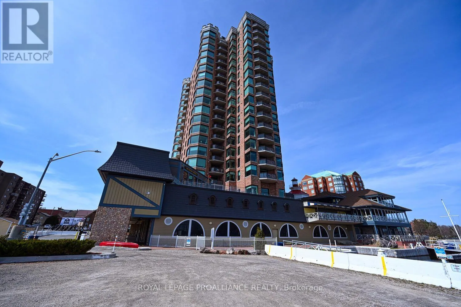 1004 - 15 ST ANDREW STREET E
