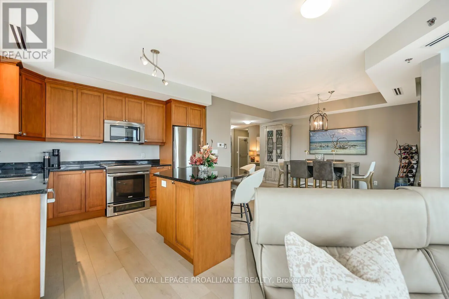 1004 - 15 ST ANDREW STREET E