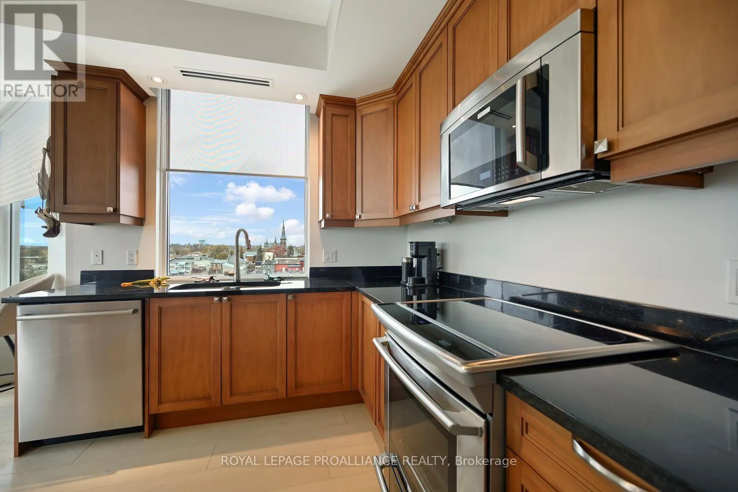 1004 - 15 ST ANDREW STREET E