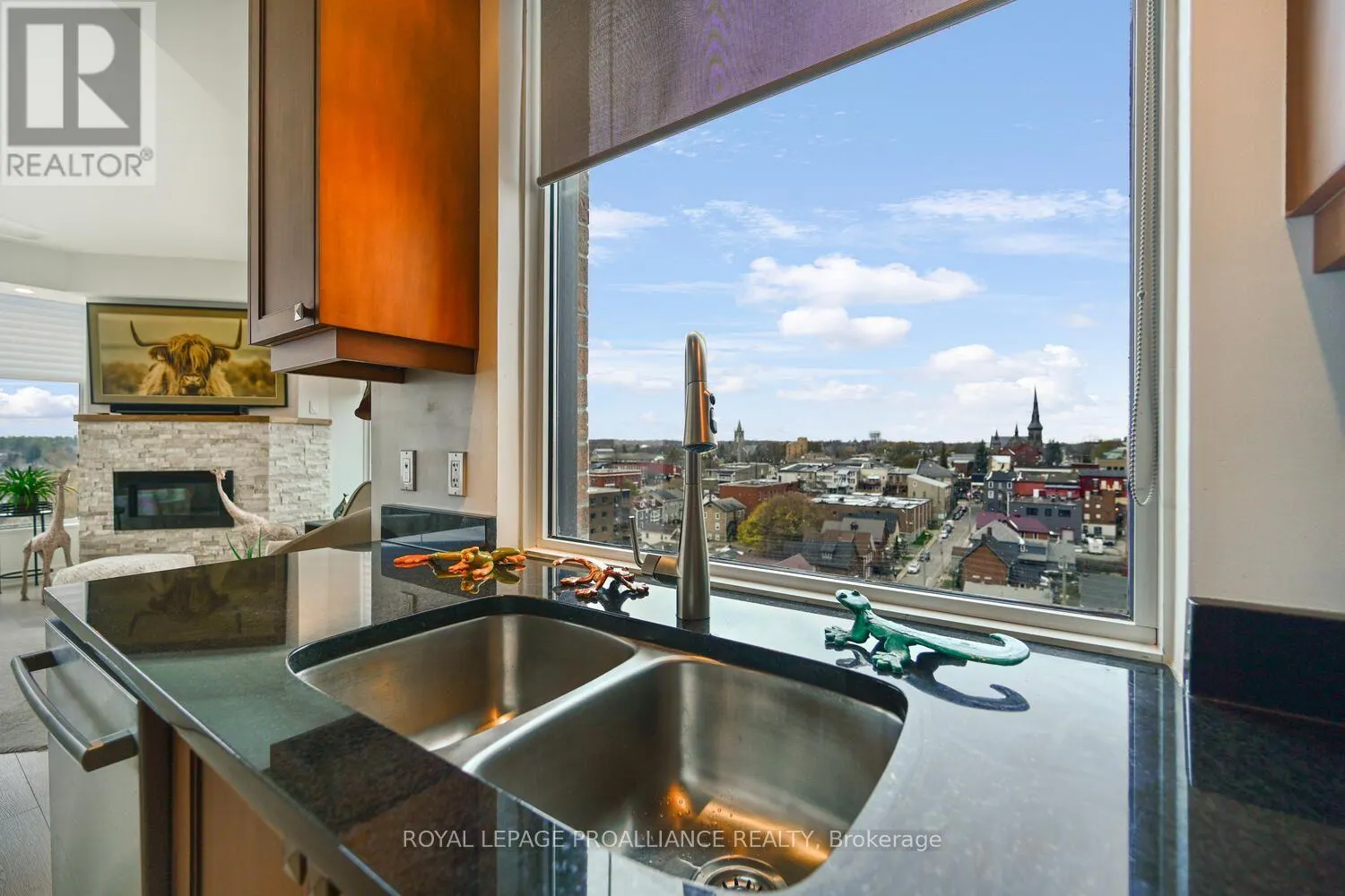 1004 - 15 ST ANDREW STREET E