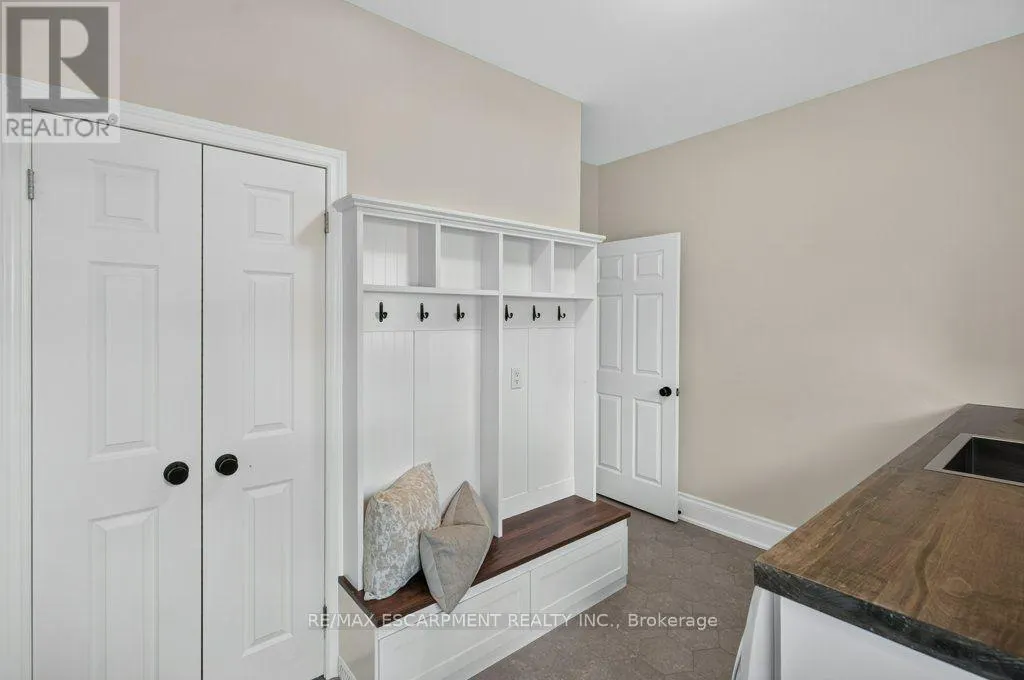 447 GOLF LINKS ROAD
