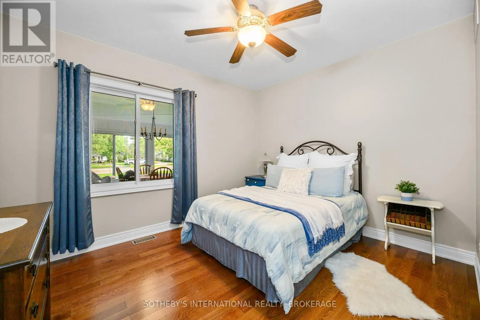 880 EDGEMERE ROAD