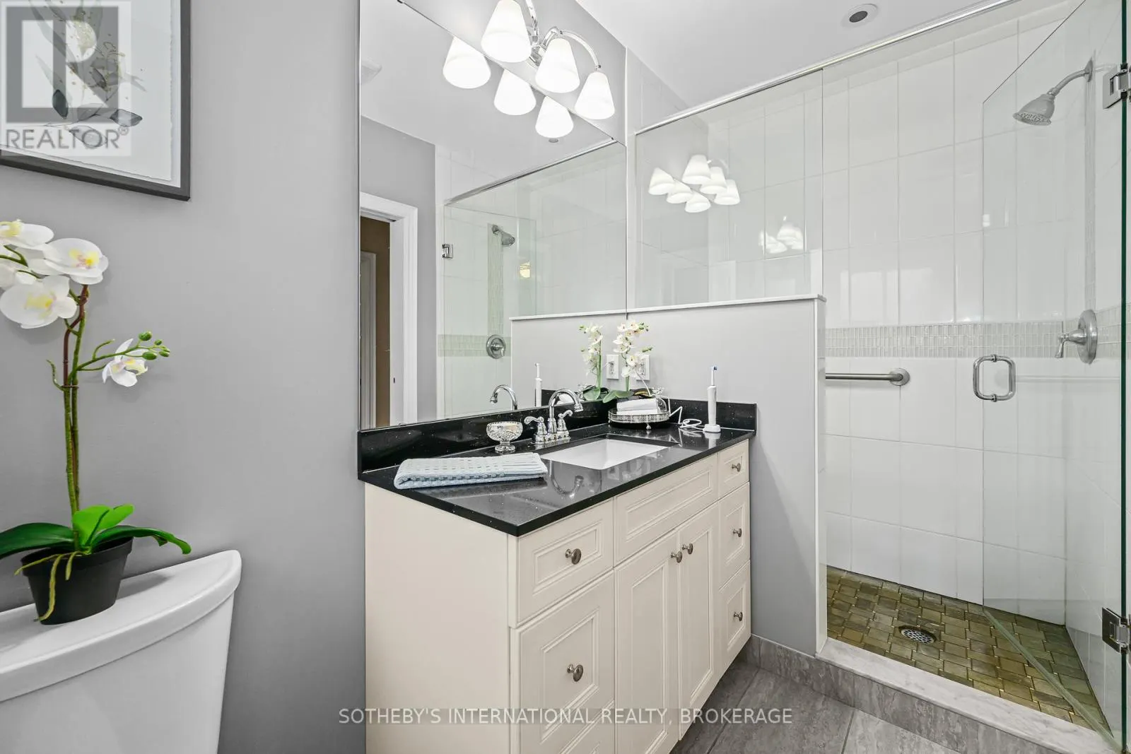 880 EDGEMERE ROAD