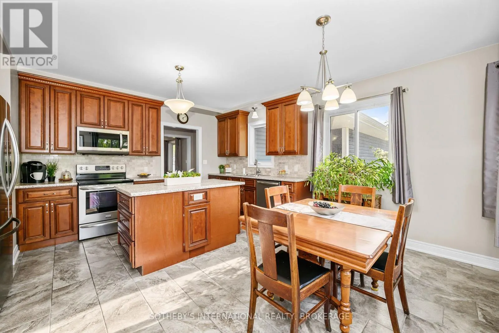 880 EDGEMERE ROAD