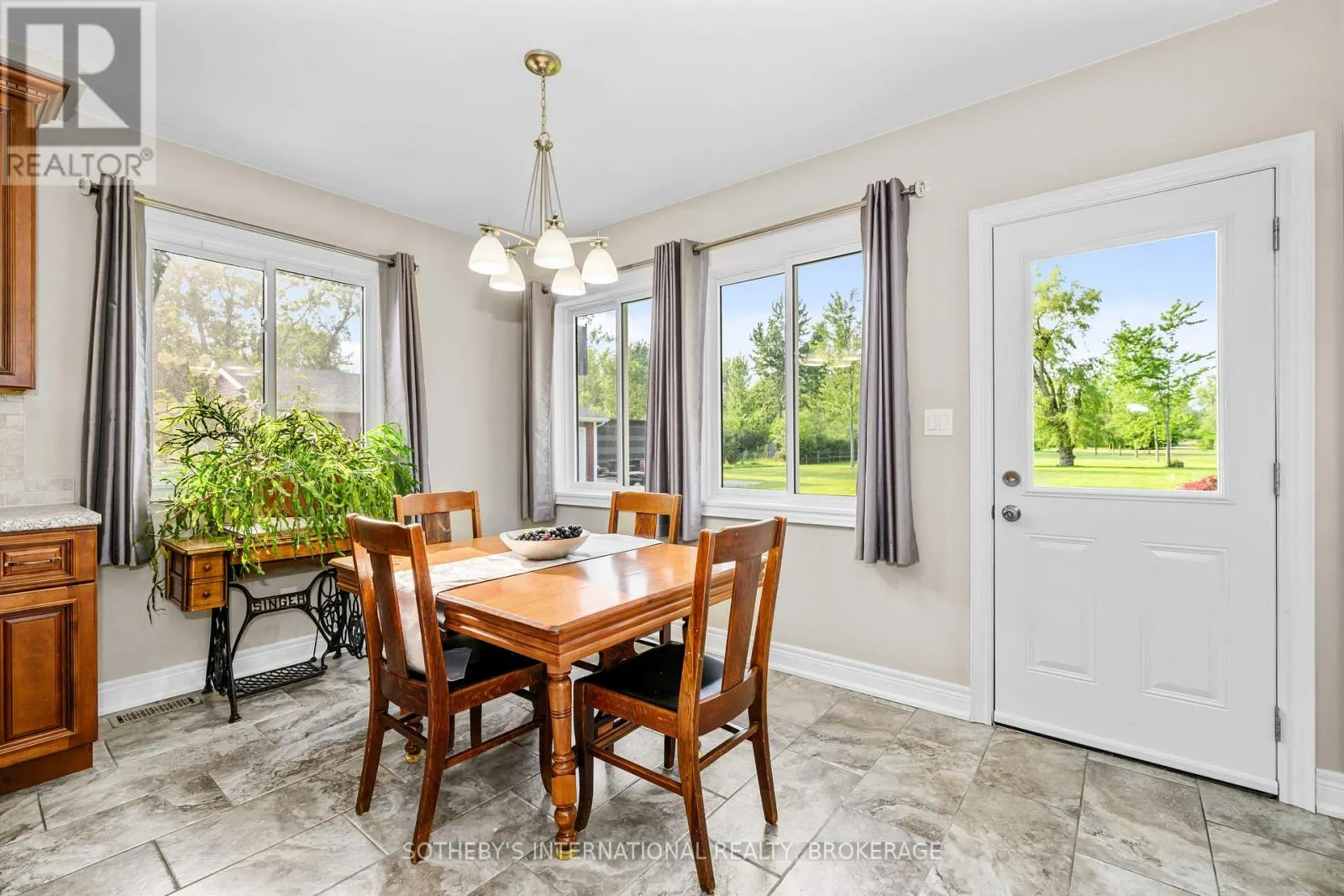 880 EDGEMERE ROAD