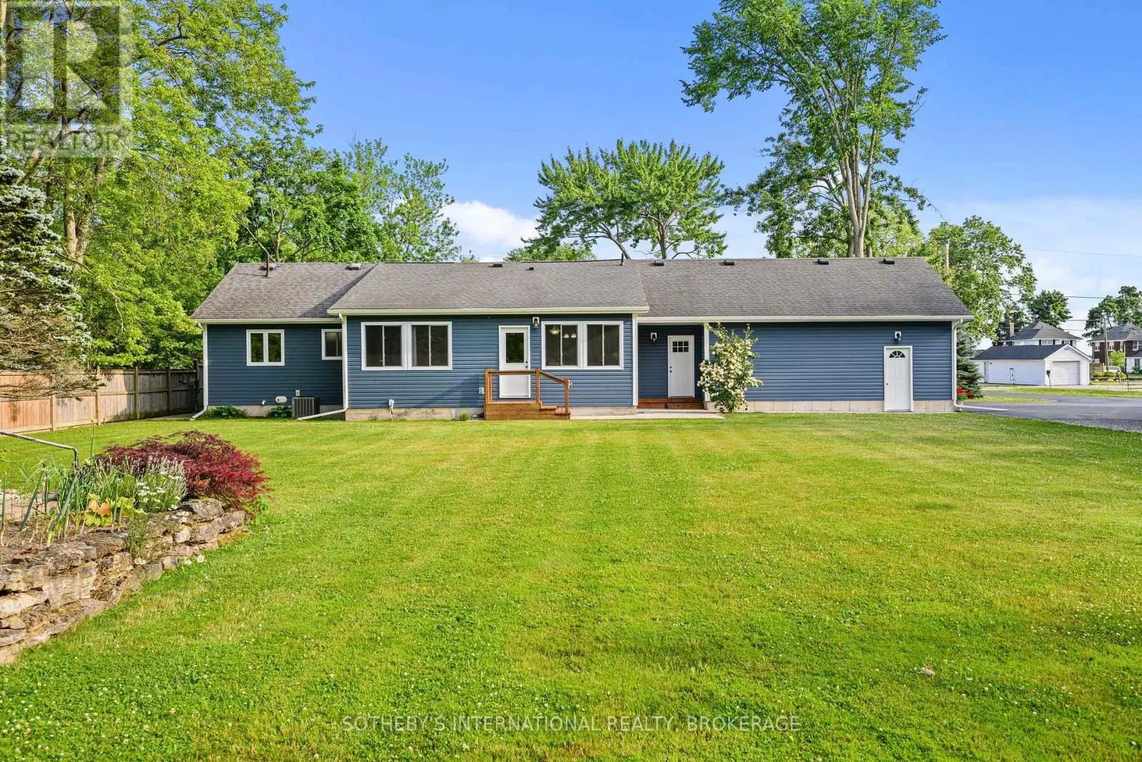 880 EDGEMERE ROAD