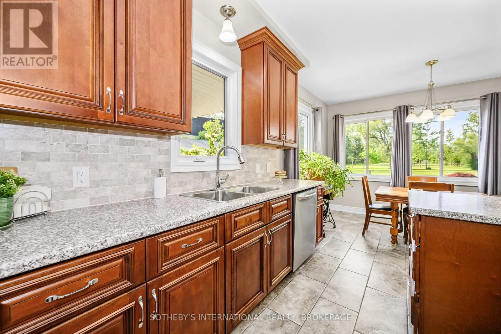 880 EDGEMERE ROAD