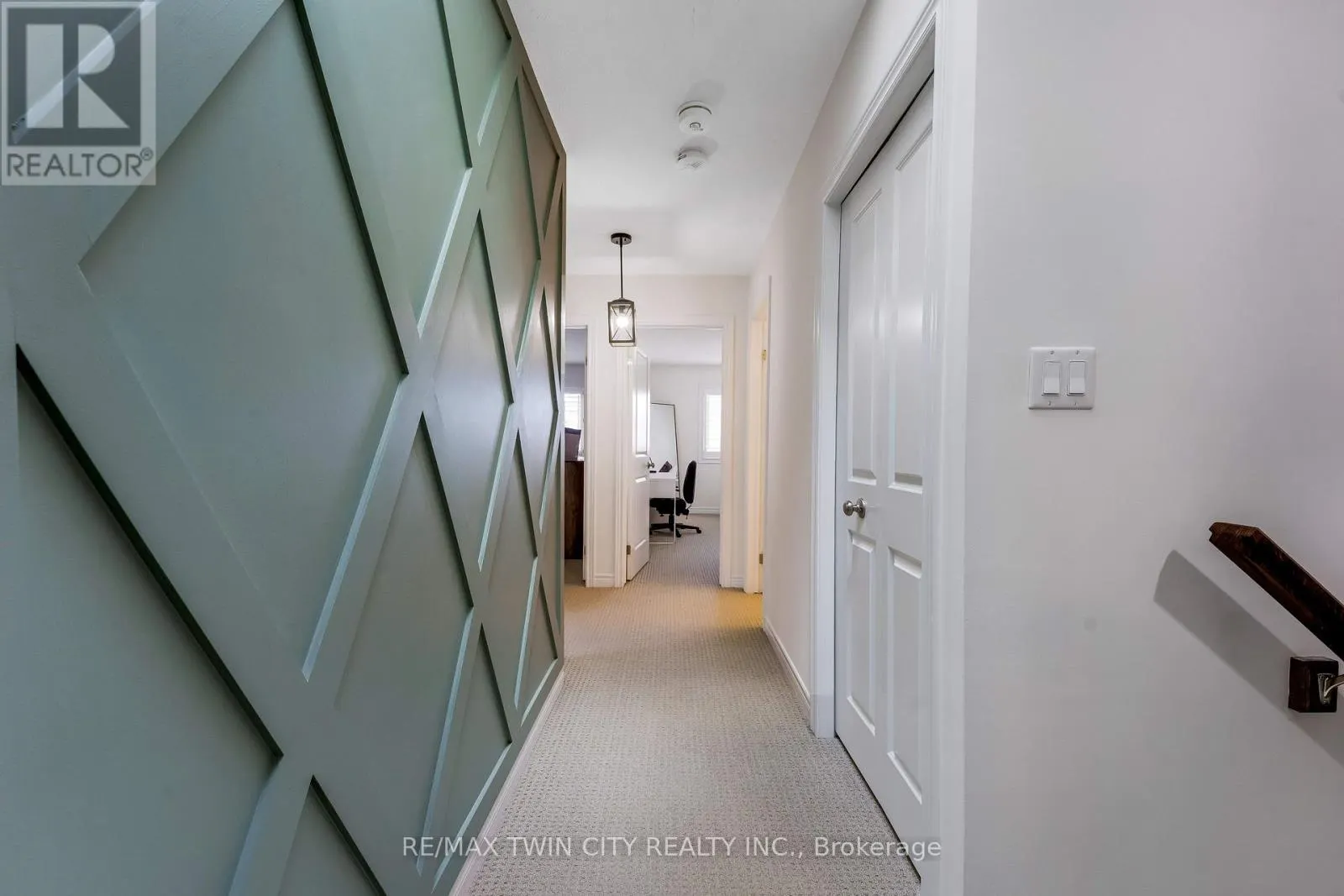 18 CROSSBRIDGE AVENUE