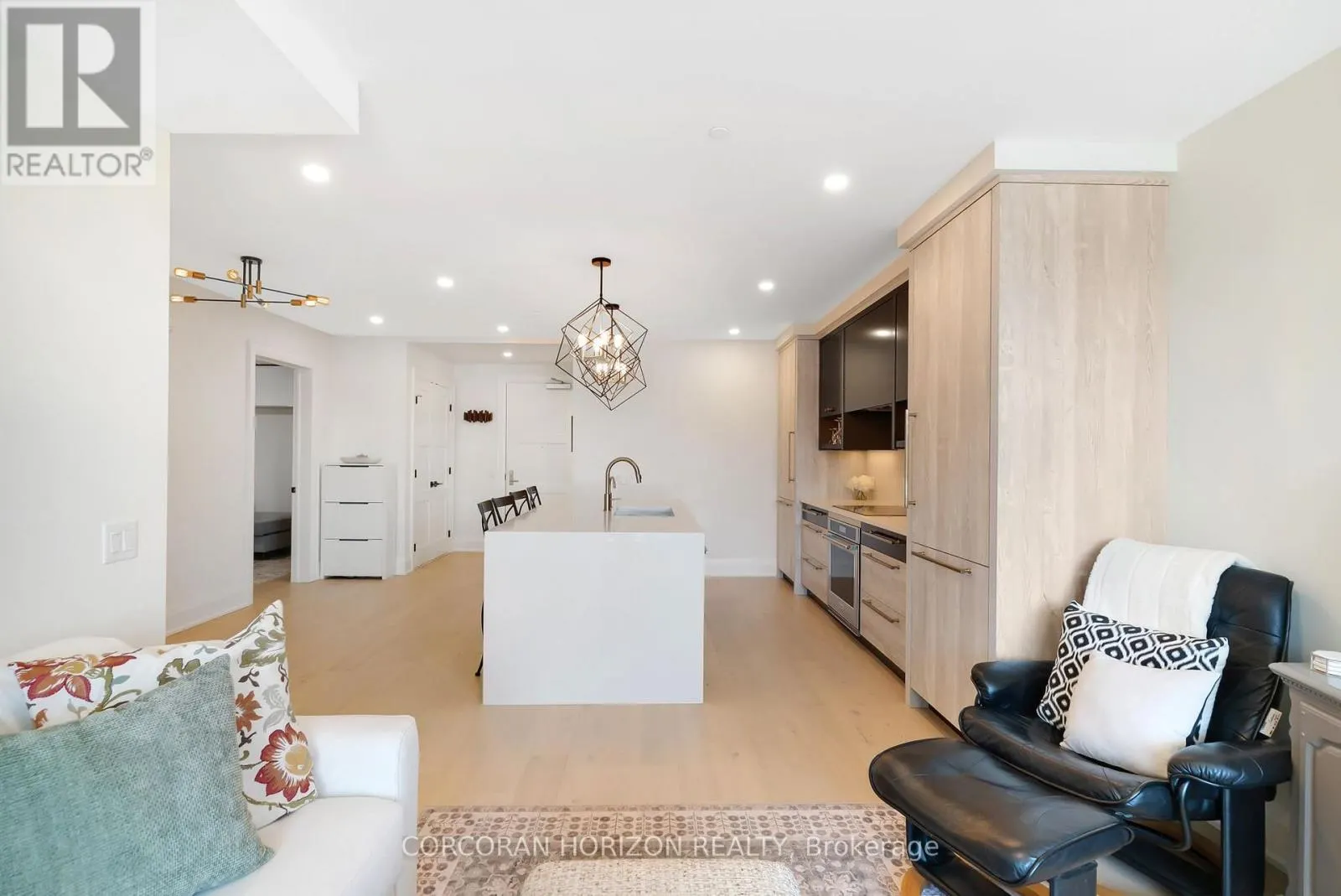 322 - 6523 WELLINGTON 7 ROAD