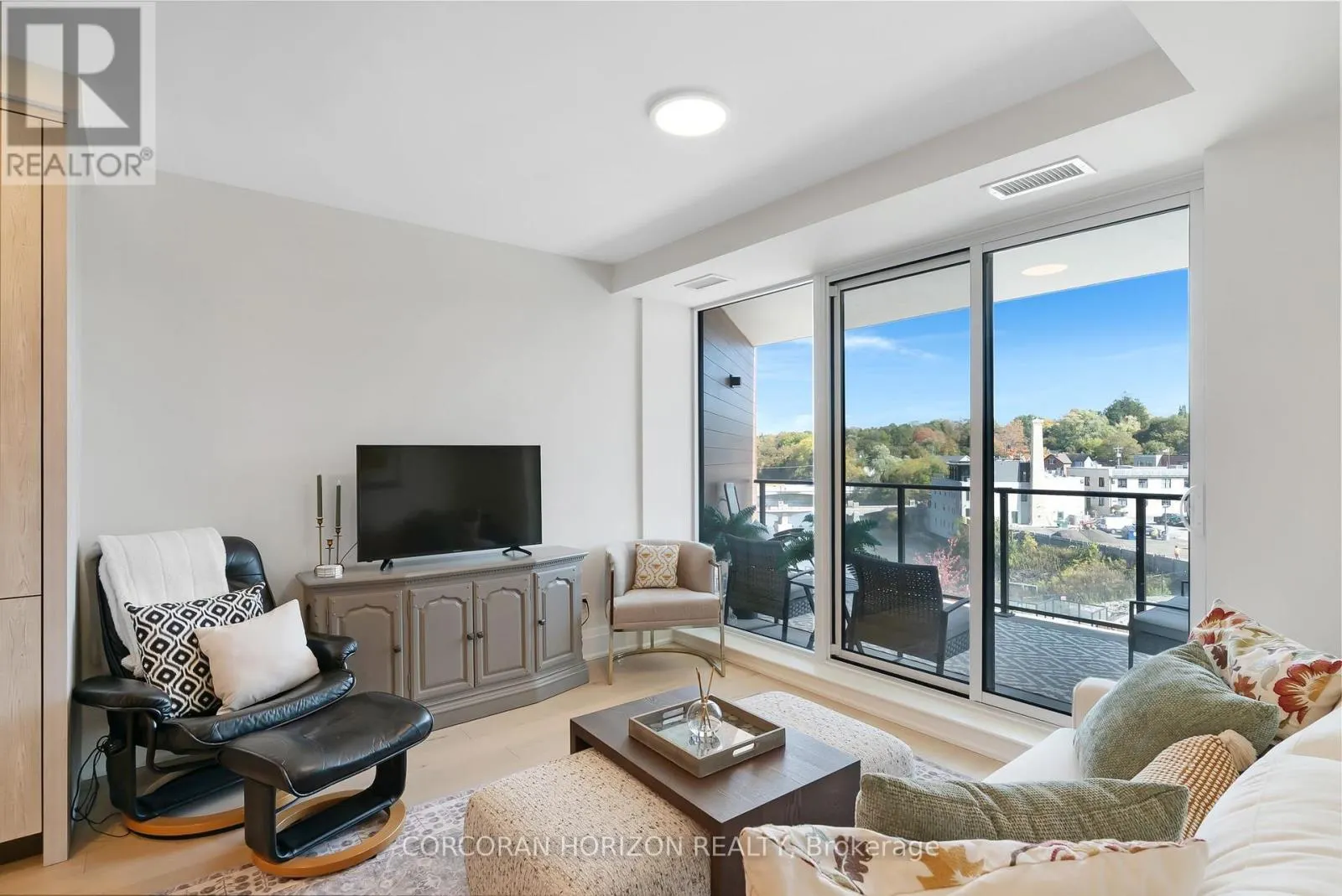 322 - 6523 WELLINGTON 7 ROAD