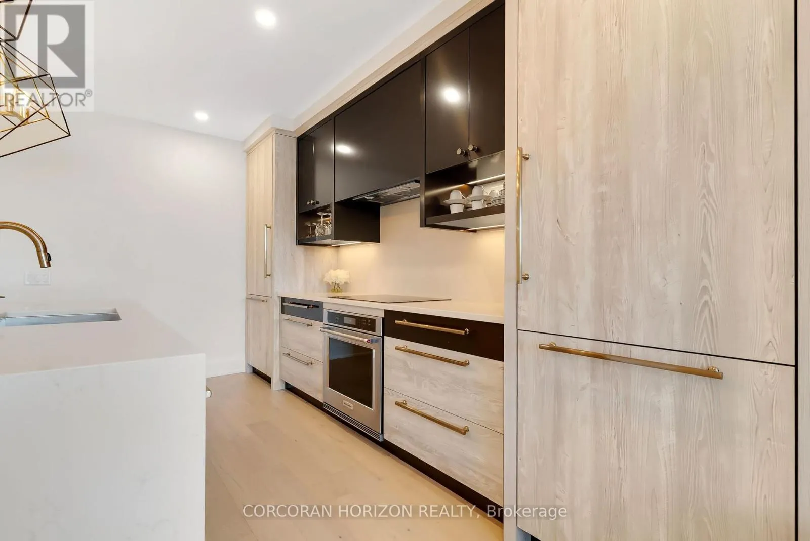 322 - 6523 WELLINGTON 7 ROAD