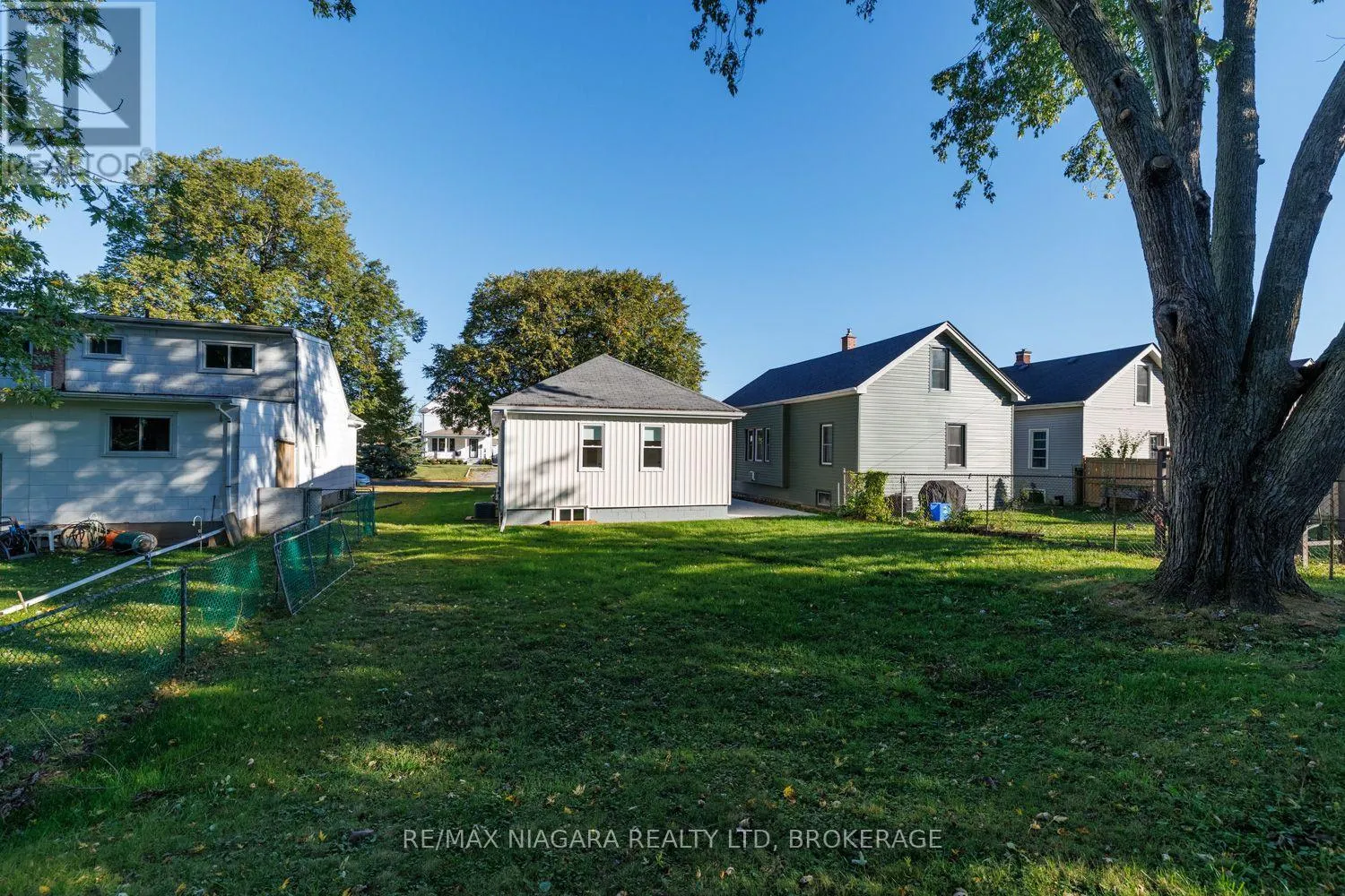 245 BOWEN ROAD