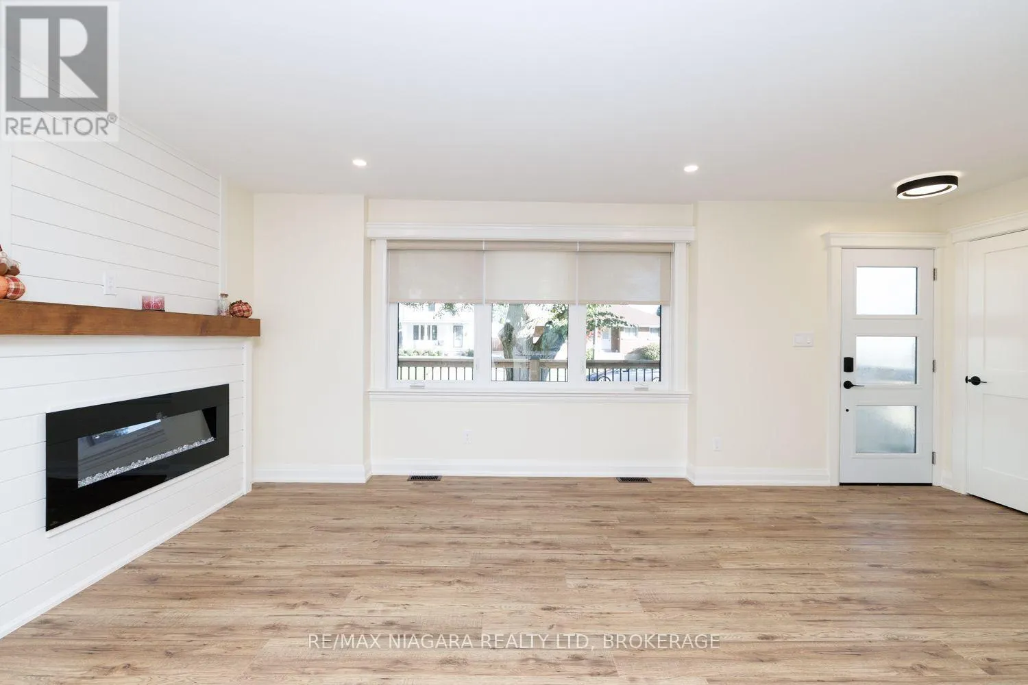245 BOWEN ROAD