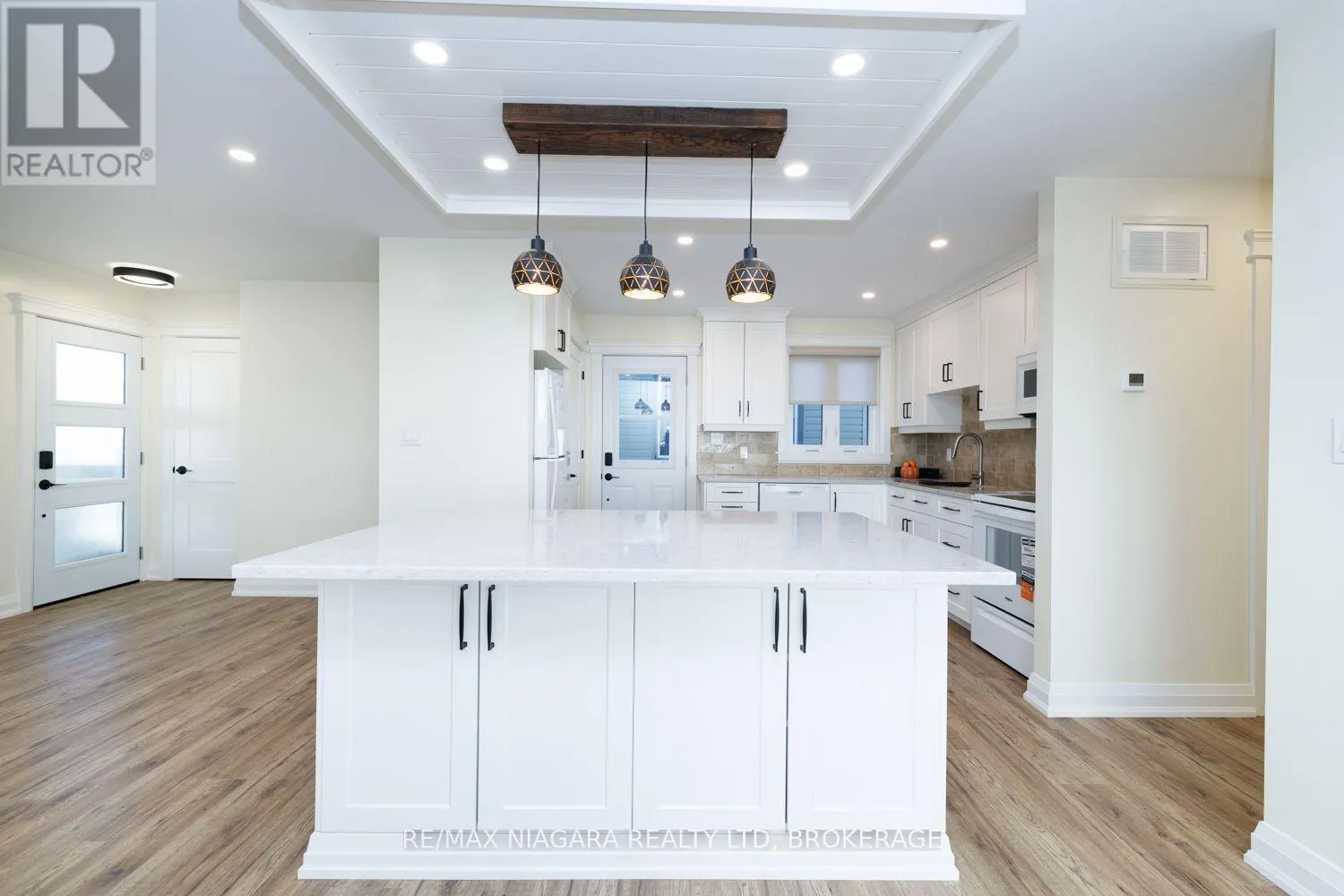 245 BOWEN ROAD
