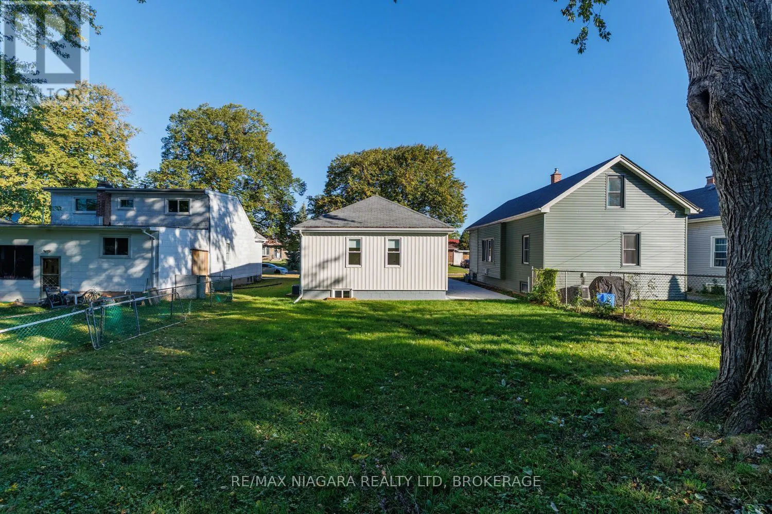 245 BOWEN ROAD