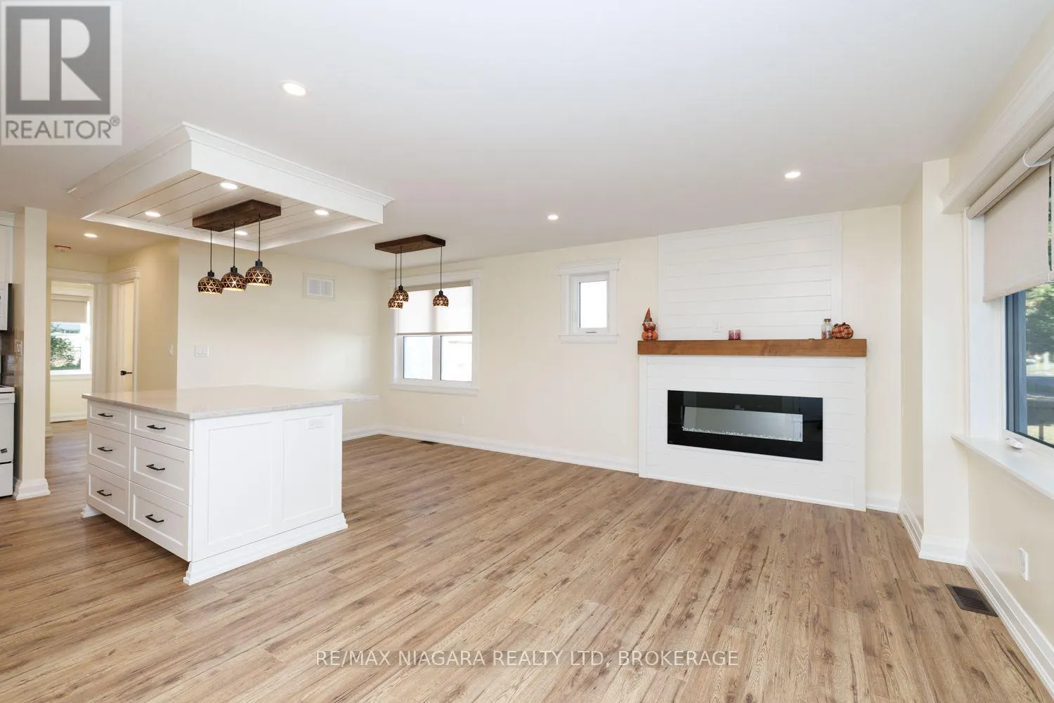 245 BOWEN ROAD