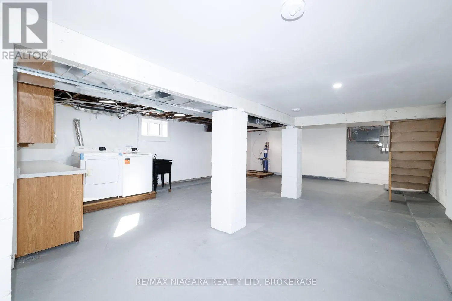 245 BOWEN ROAD
