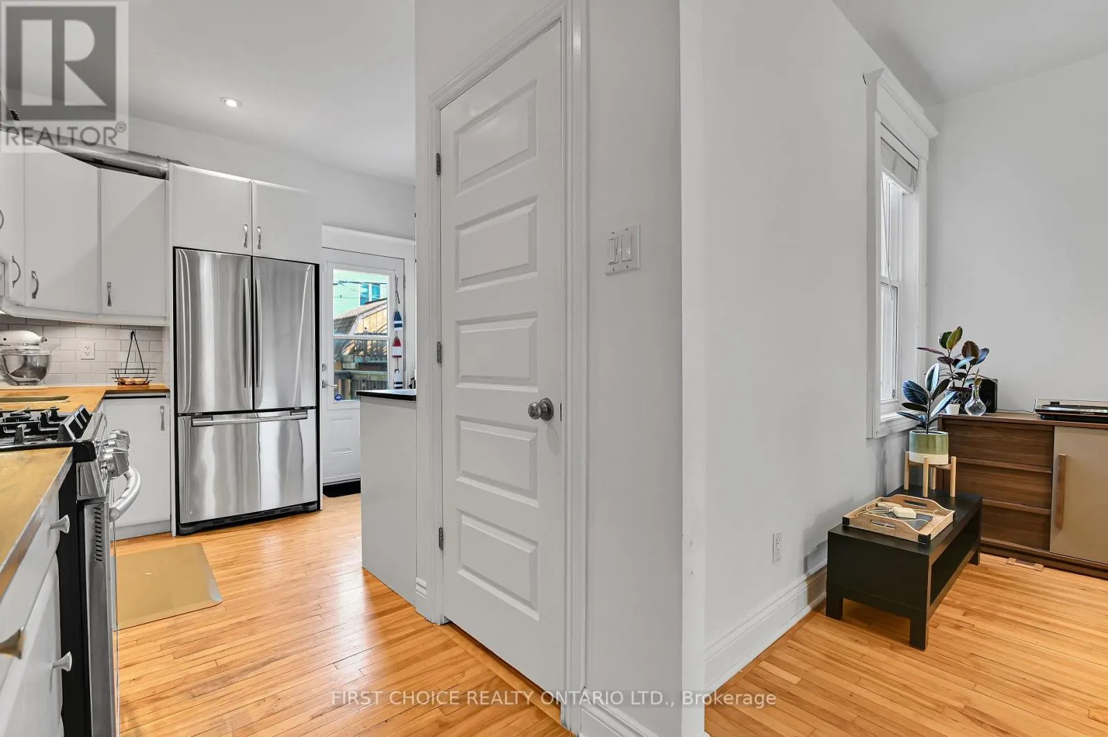 276 FIFTH AVENUE