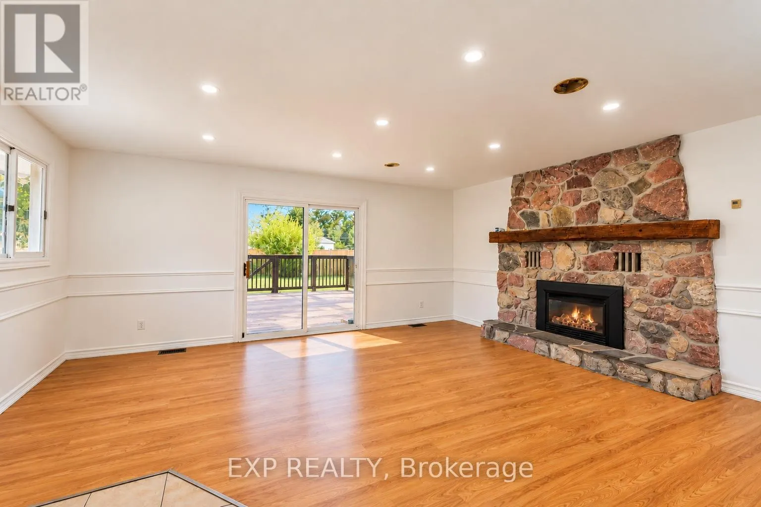 1085 SAINT LAURENT DRIVE