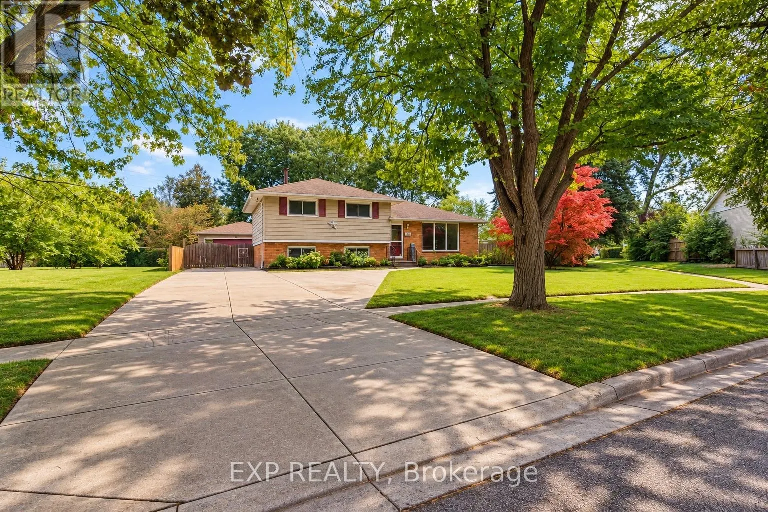 1085 SAINT LAURENT DRIVE