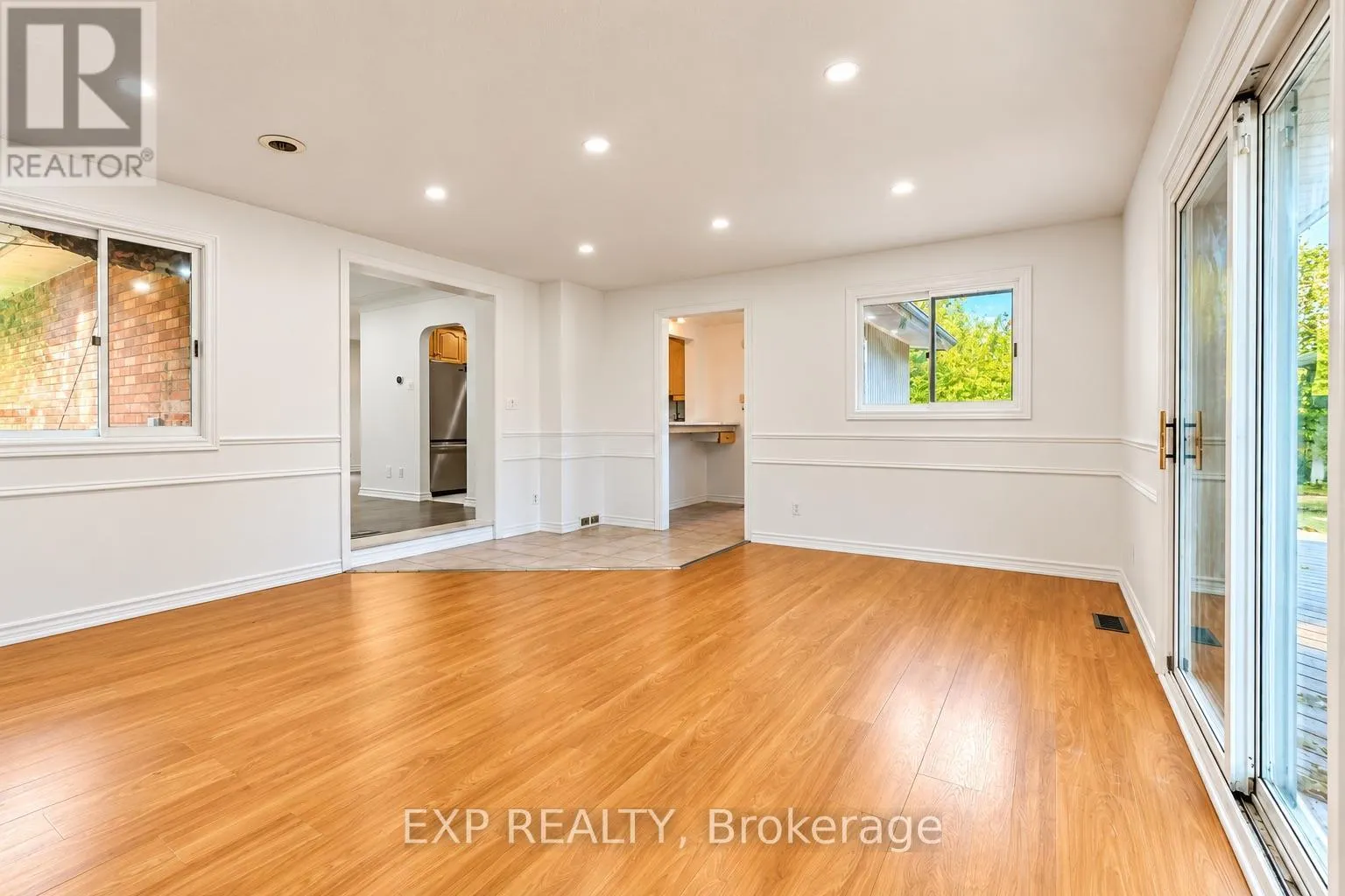 1085 SAINT LAURENT DRIVE