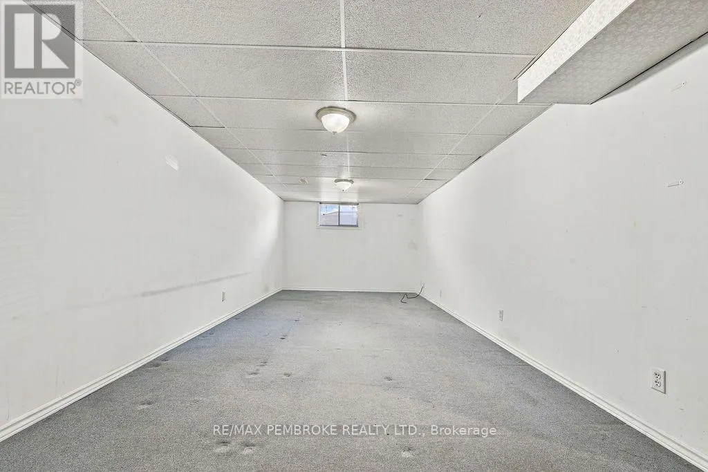 570 MOFFAT STREET