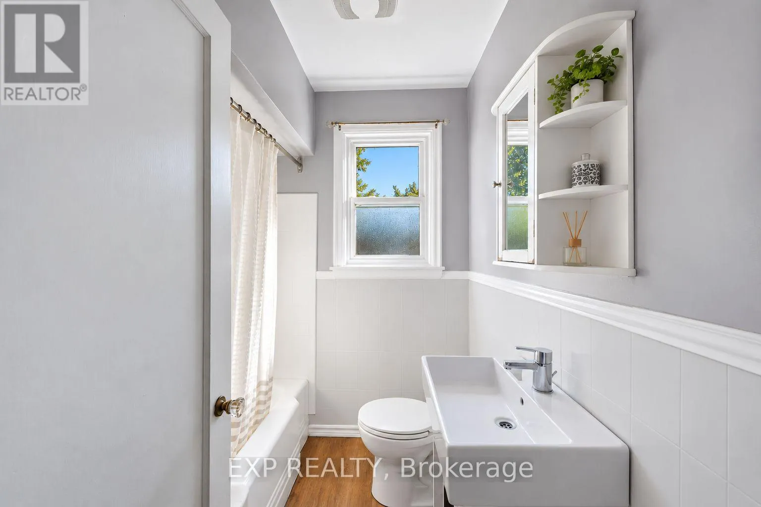 27 HOLLYWOOD STREET S