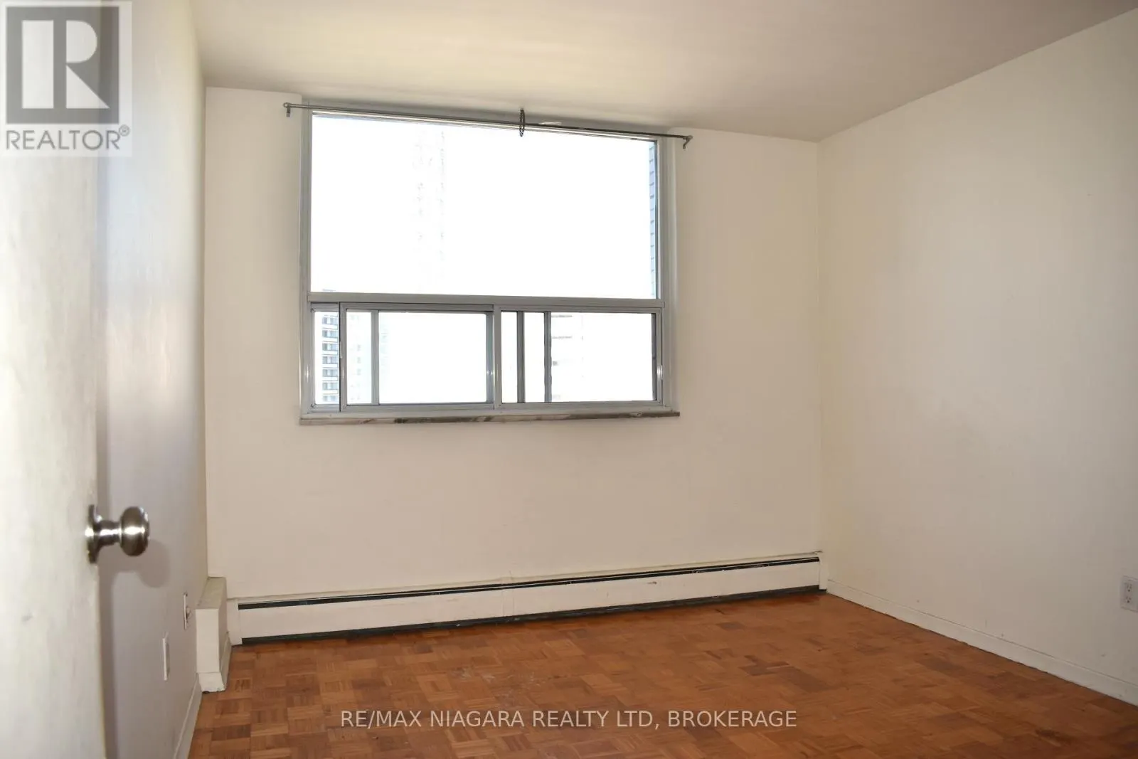 1002 - 35 TOWERING HEIGHTS BOULEVARD #1002