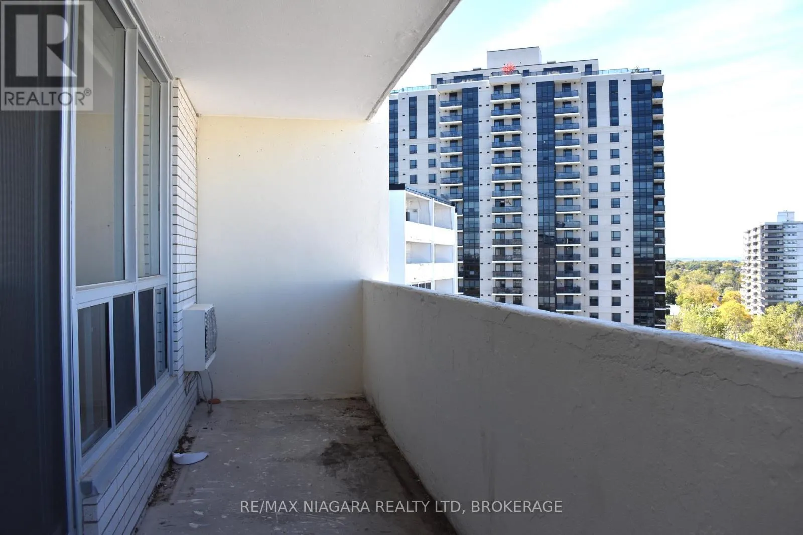 1002 - 35 TOWERING HEIGHTS BOULEVARD #1002