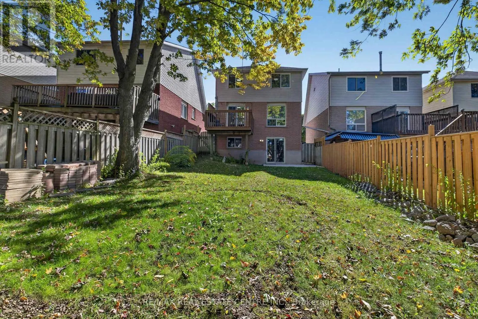 122 MOSS PLACE