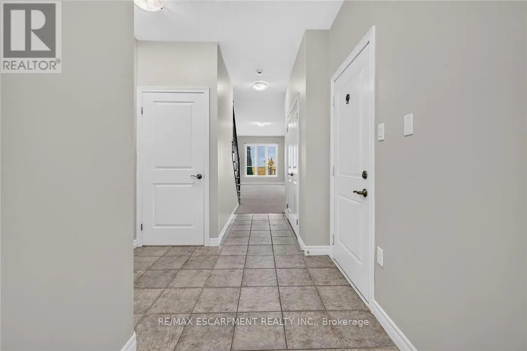 22 - 8 LAKELAWN ROAD