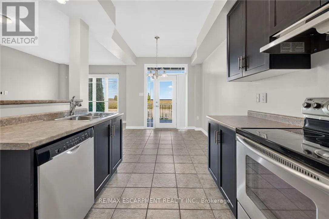 22 - 8 LAKELAWN ROAD
