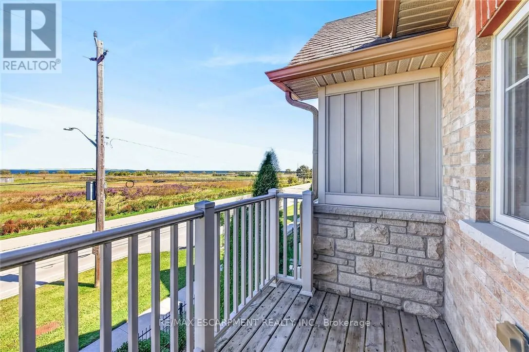 22 - 8 LAKELAWN ROAD