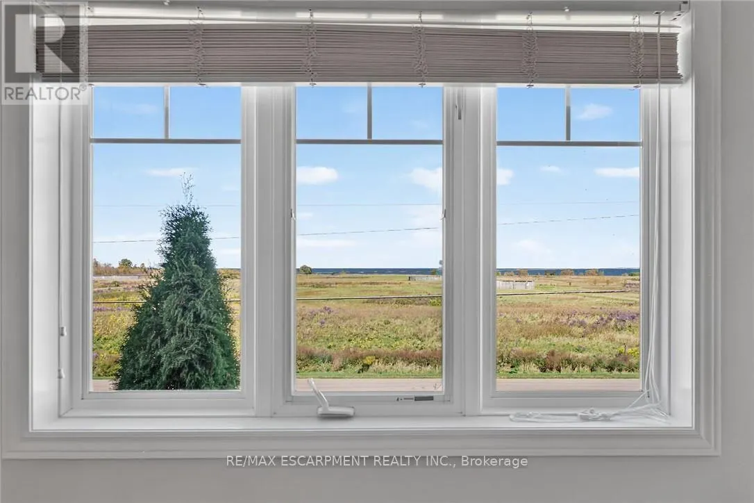 22 - 8 LAKELAWN ROAD