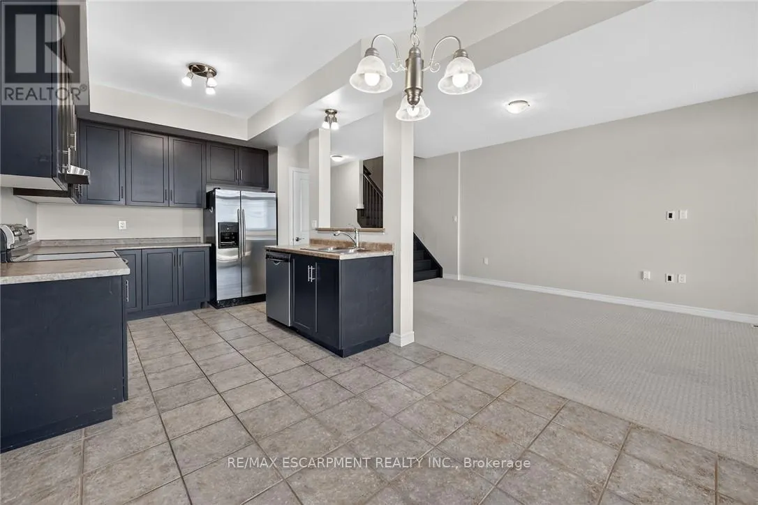 22 - 8 LAKELAWN ROAD