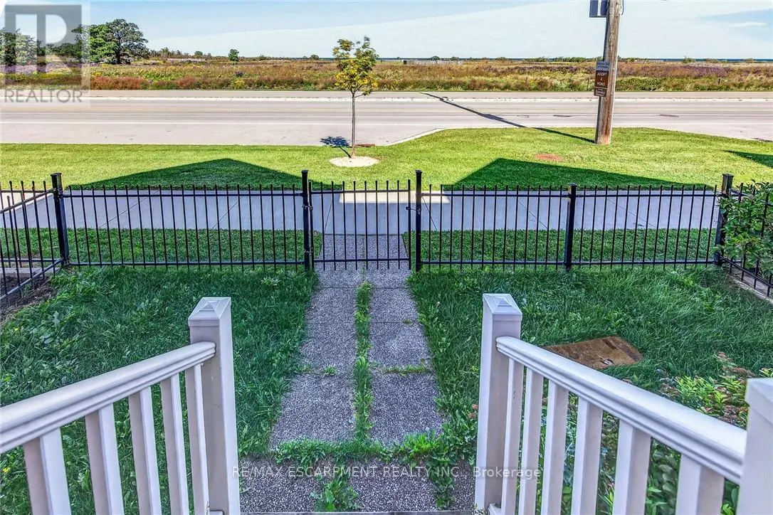 22 - 8 LAKELAWN ROAD