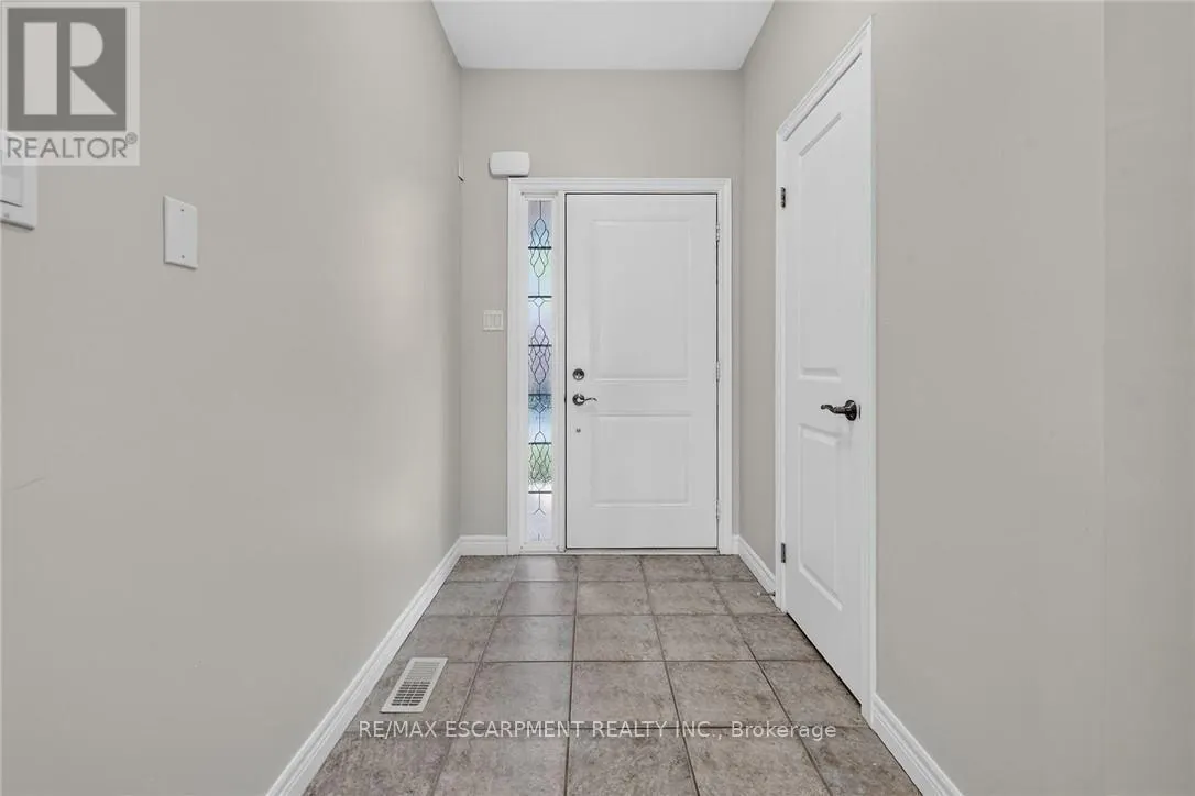 22 - 8 LAKELAWN ROAD