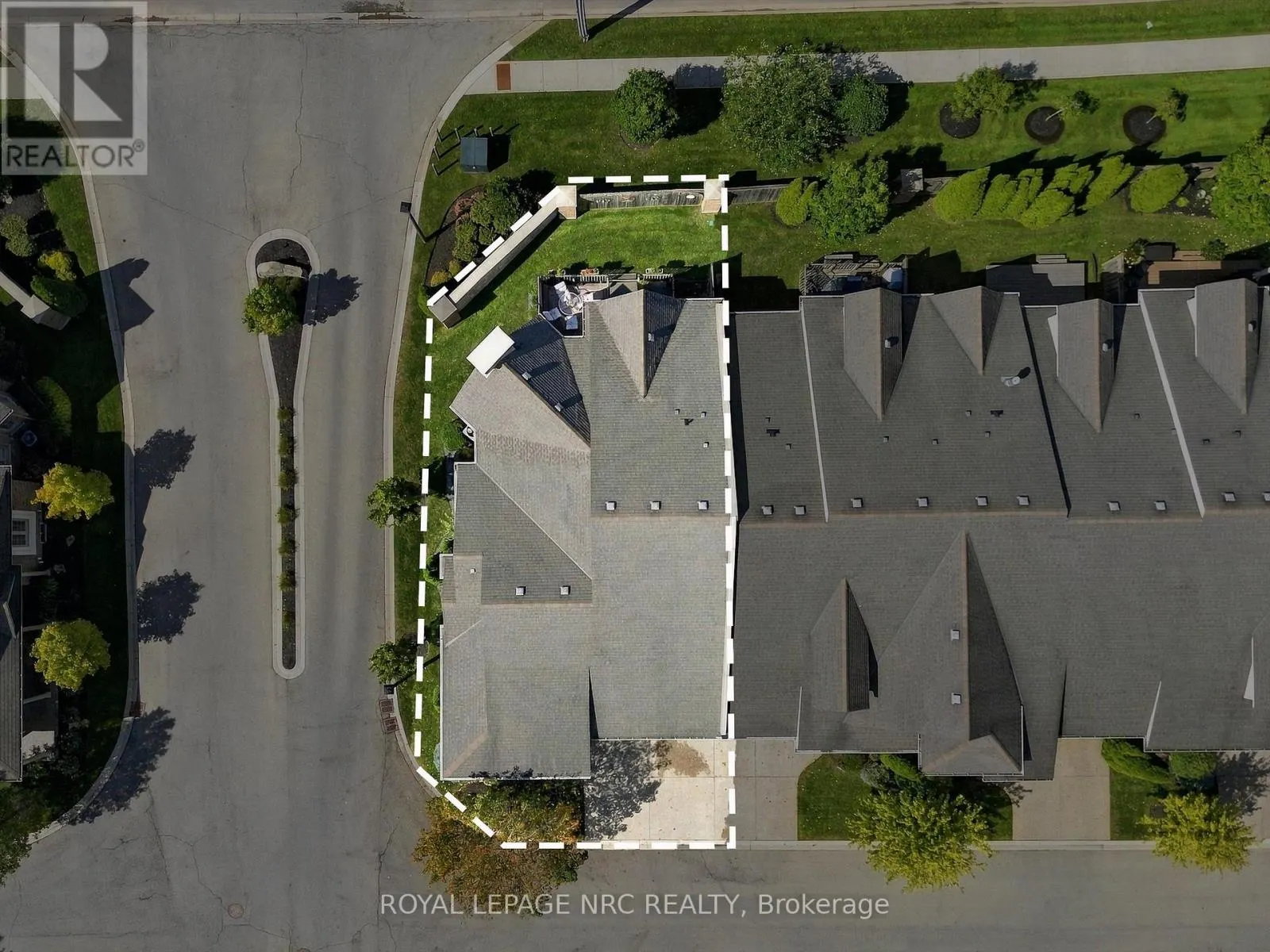 8 - 3232 MONTROSE ROAD #8