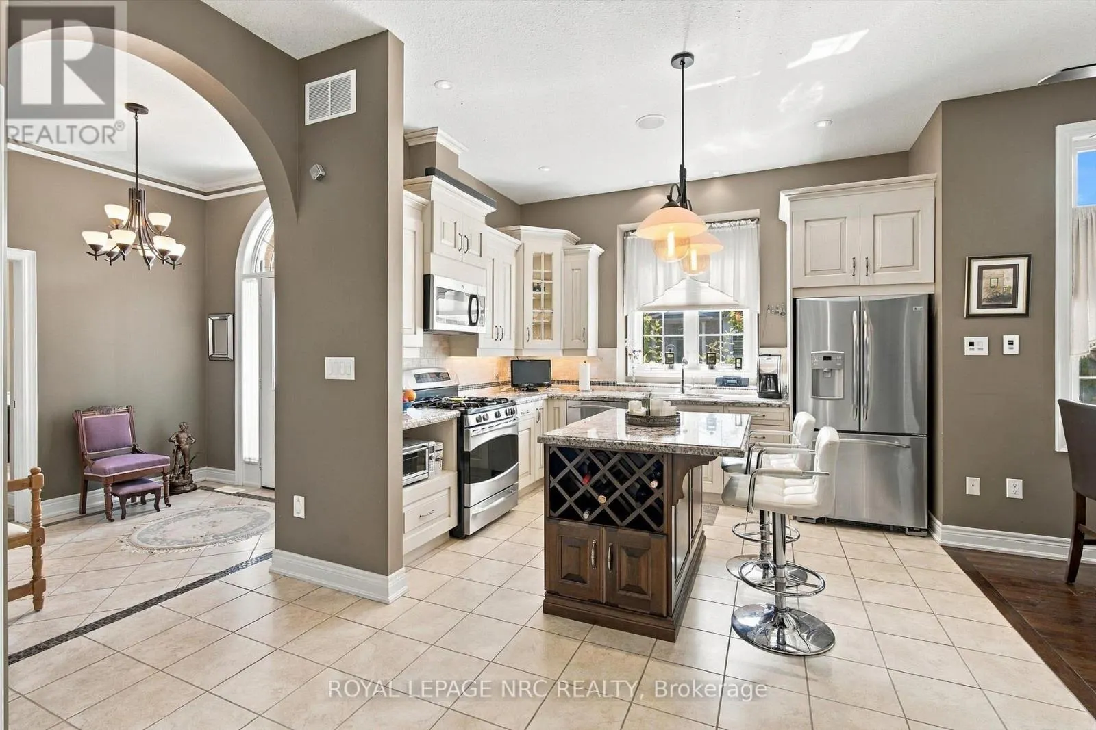 8 - 3232 MONTROSE ROAD #8