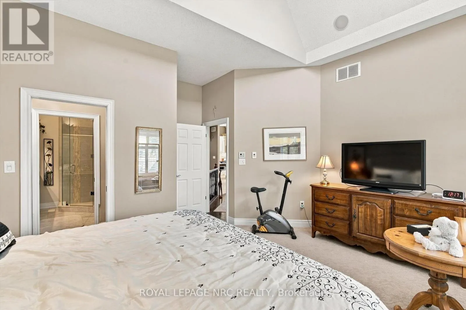 8 - 3232 MONTROSE ROAD #8