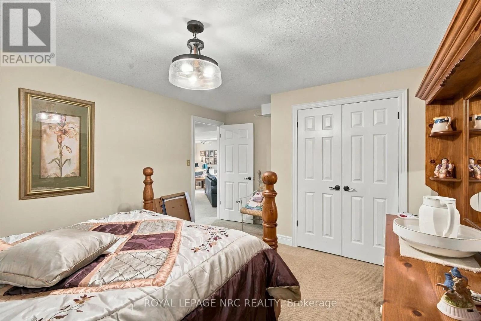 8 - 3232 MONTROSE ROAD #8
