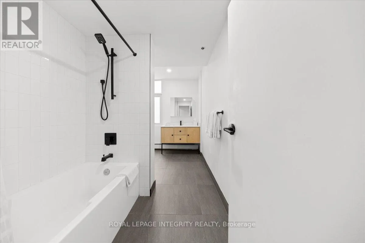 917 - 161 LAURIER AVENUE W