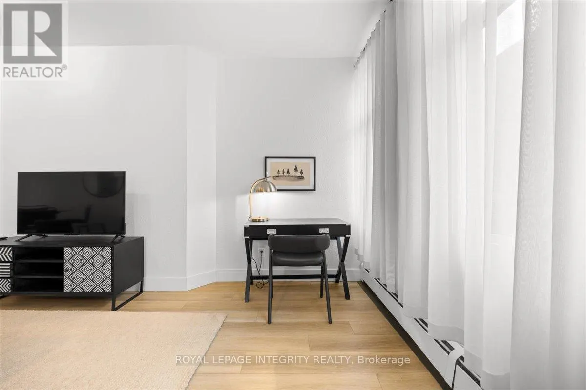 917 - 161 LAURIER AVENUE W