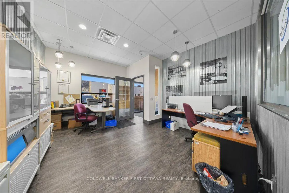 31 - 2000 THURSTON DRIVE
