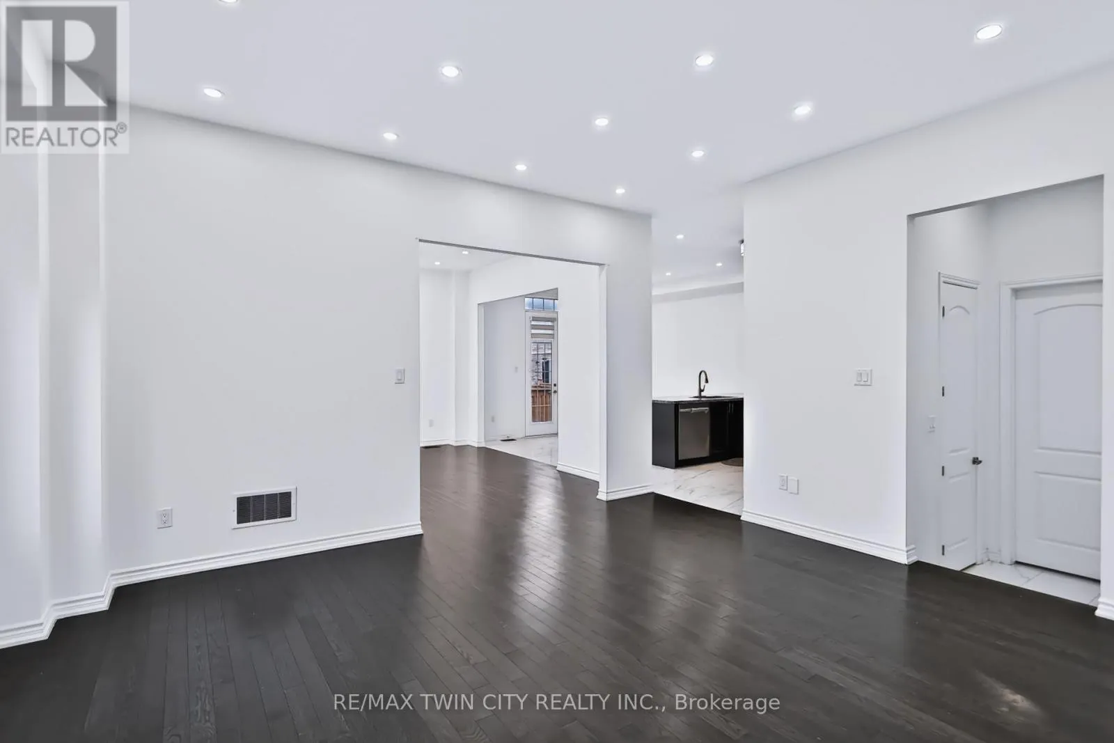 1 ROWLEY STREET