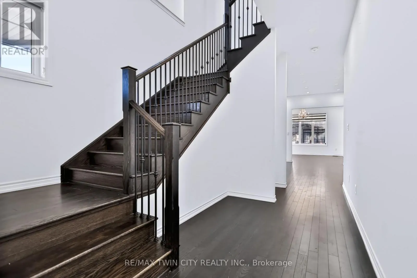 1 ROWLEY STREET
